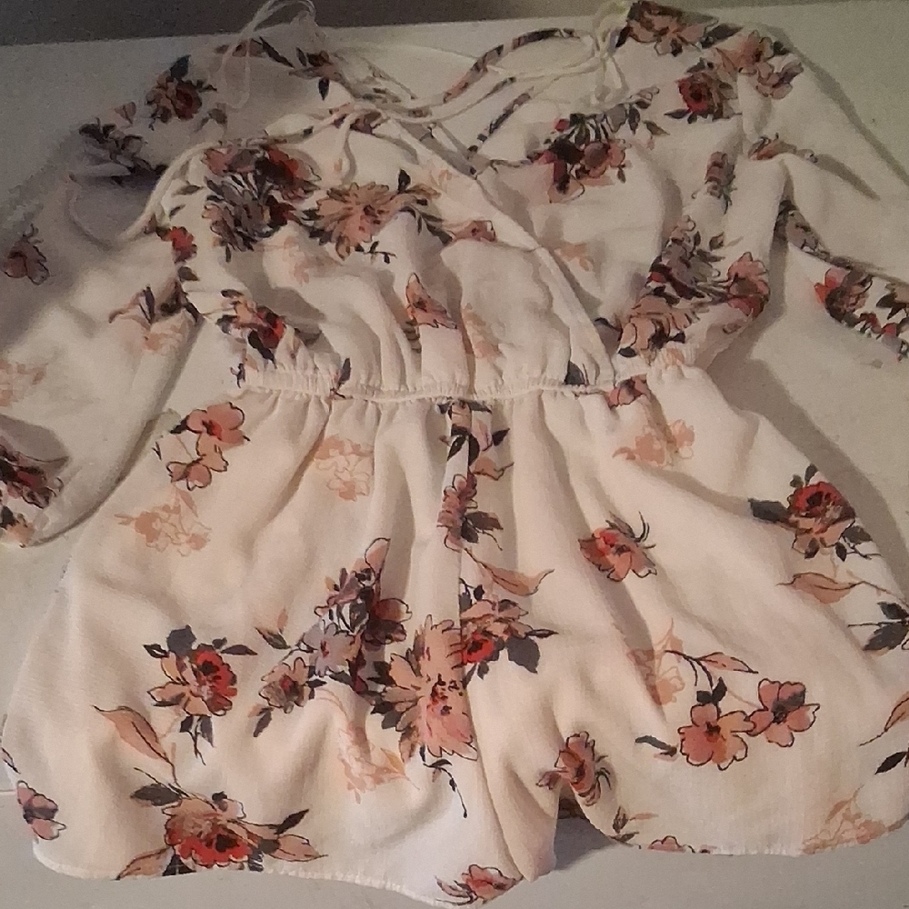 One Love Clothing LA Floral Bell Sleeve Top - Size L - Picture 3 of 5